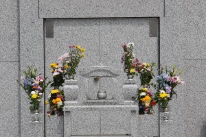 「慈愛」花立て